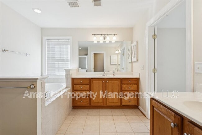 Building Photo - 103 Overlook Point