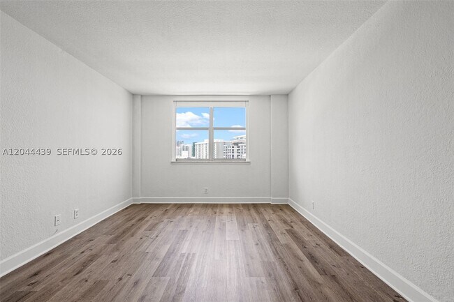 Building Photo - 401 69th St