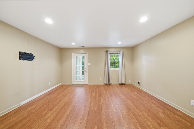 Building Photo - 6355 New Market Way