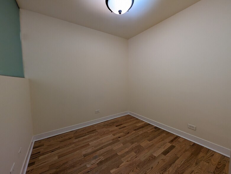 Building Photo - 618 W Wrightwood Ave