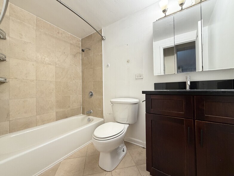 Building Photo - 4180 N Marine Dr