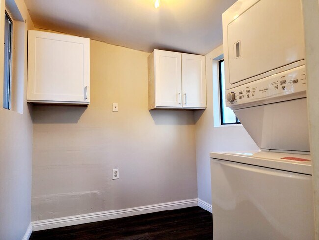 Building Photo - 2055 Alta Pasa Dr