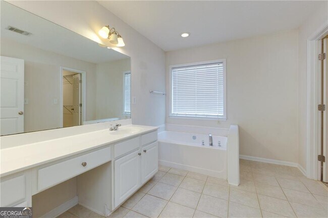 Building Photo - 808 Plaintain Dr