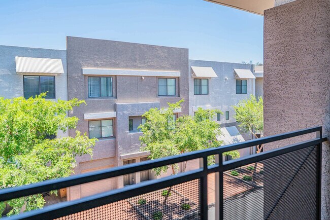 Building Photo - 6610 N 93rd Ave