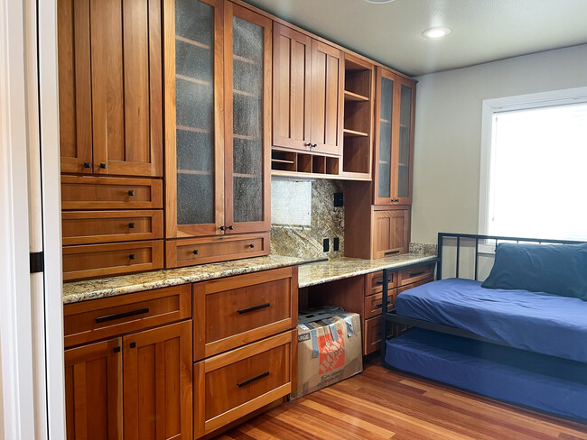 Building Photo - 22359 Mirror Lake Dr