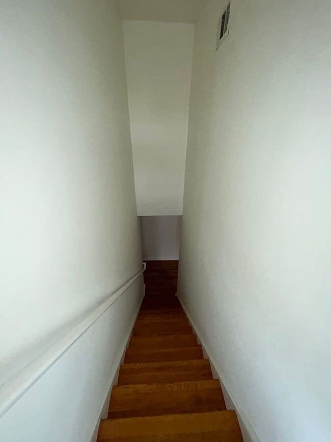 Building Photo - Cozy Home w/2 bath!