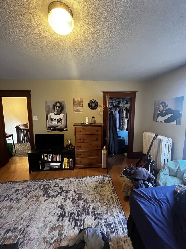 Building Photo - Cozy 4 Bed 1 Bath near UWEC!