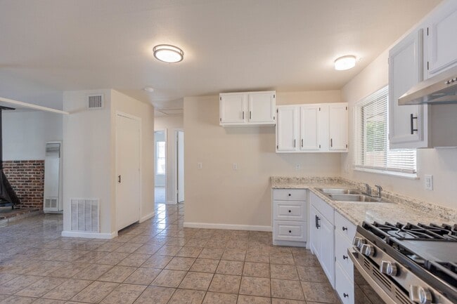 Building Photo - 1822 Arroya Vista Dr