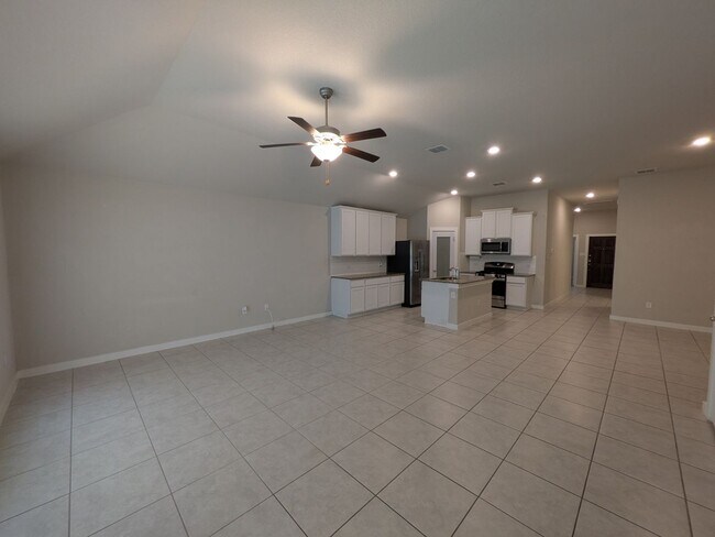 Building Photo - 1 story gem with quick access to Randolph!!