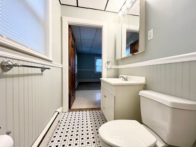 Building Photo - 285 W Elm St