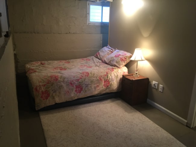 Building Photo - 634 E 5th Ave