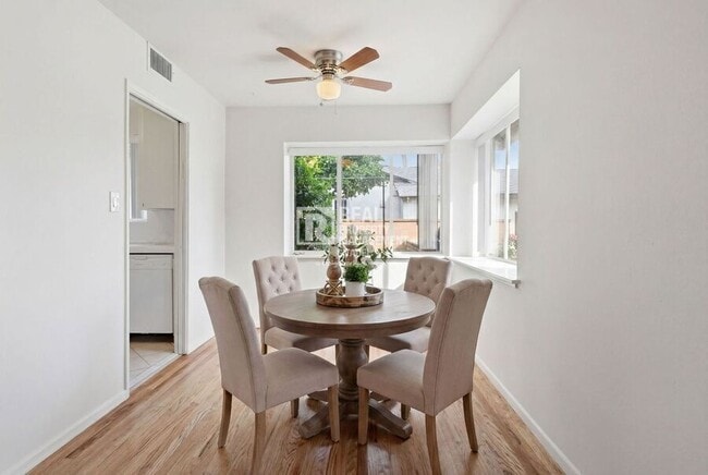 Building Photo - 726 primrose-