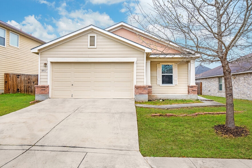 Primary Photo - 9711 Copper Rock