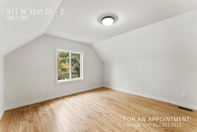 Building Photo - 911 W 31st St