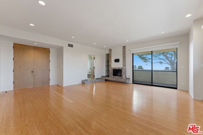 Building Photo - 2408 Venus Dr