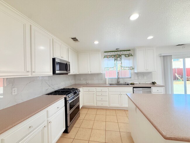 Building Photo - 2023 San Antonio Ct