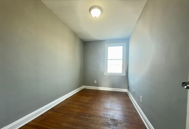 Building Photo - Three Bedroom House In Baltimore