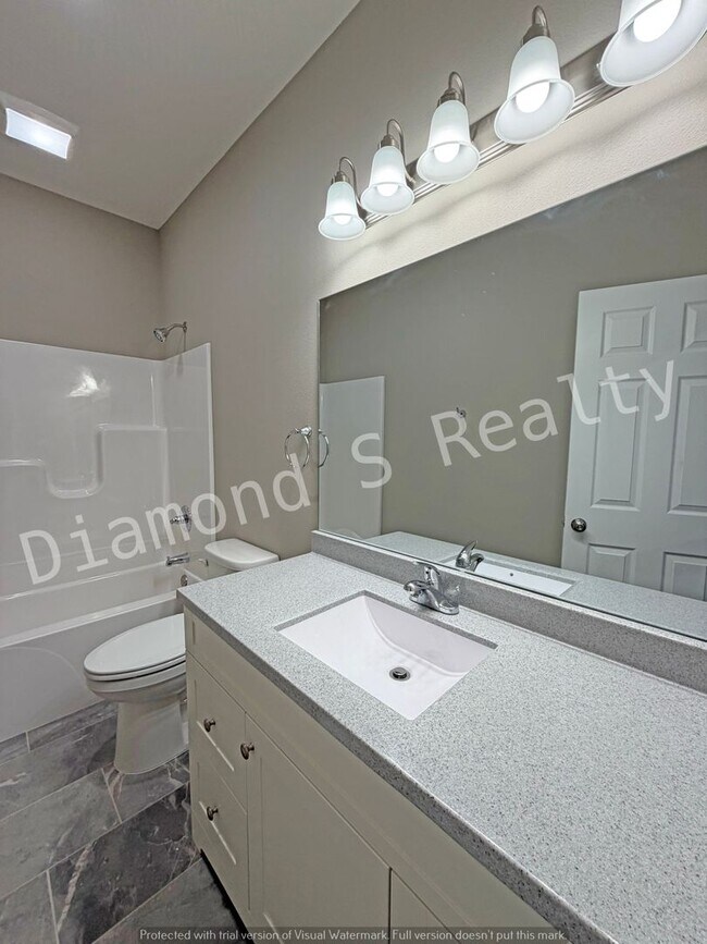 Building Photo - Brand New Build in Desirable Ozark Neighborhood!