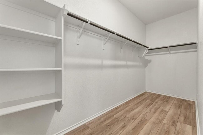 Building Photo - 428 English Oak St