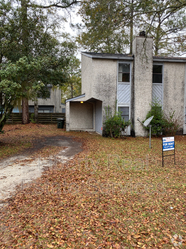 Building Photo - 1067 Kelly Dr
