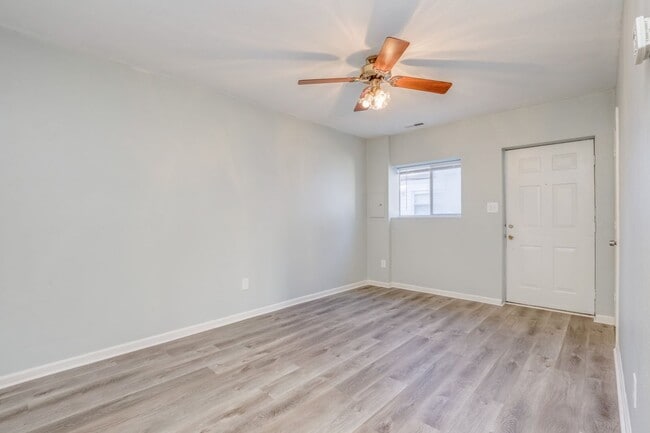 Building Photo - 1447 W 40th St