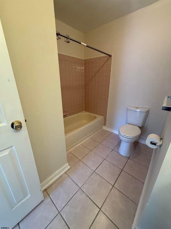 Building Photo - 208 Heather Croft