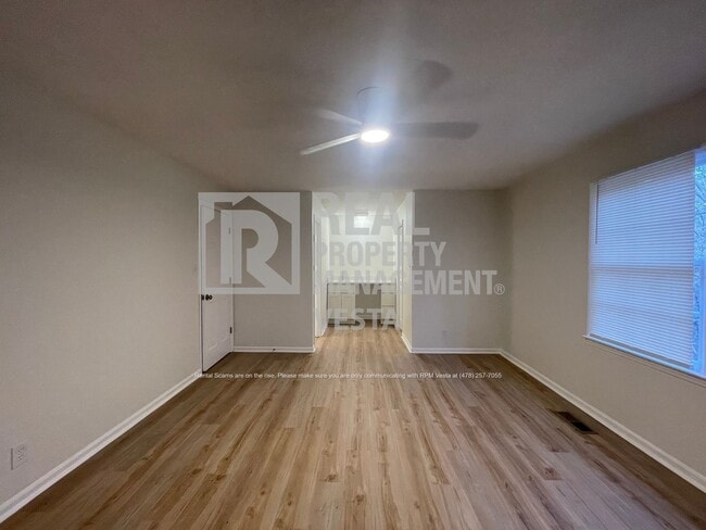 Building Photo - 2866 Glen Echo Dr