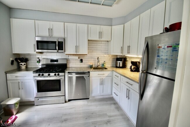 Building Photo - 22 Rockland Terrace