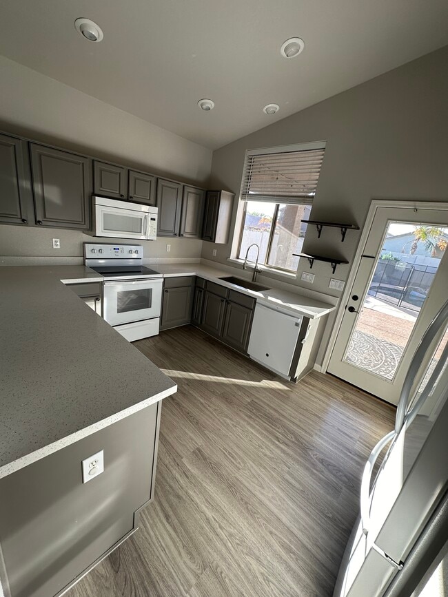 Building Photo - 4043 W Desert Hollow Dr