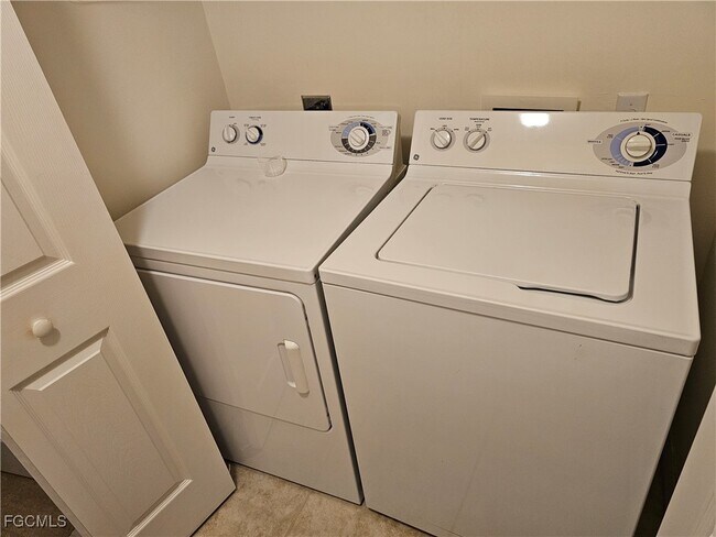 Building Photo - 11004 Mill Creek Way