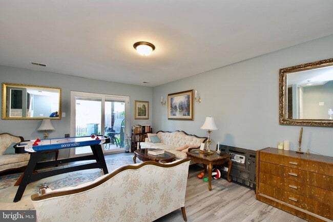 Building Photo - 9885 Burke Pond Ct