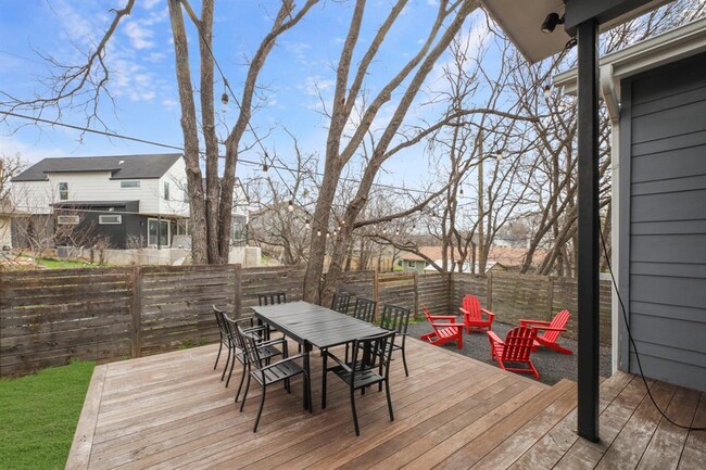 Building Photo - 1703 Perez St