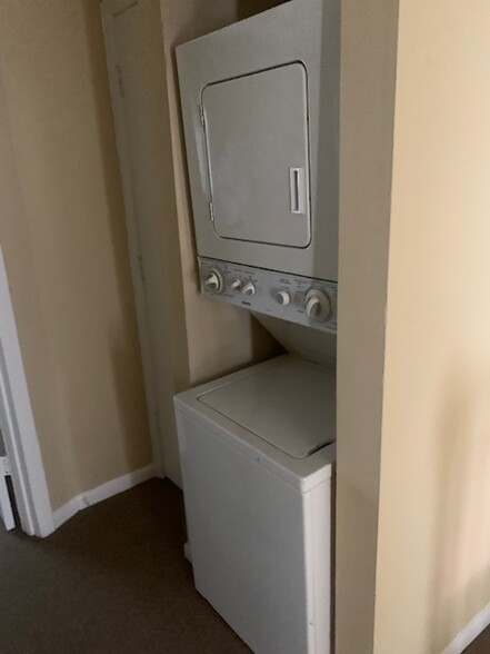 Building Photo - 515 Mill Cove Ct