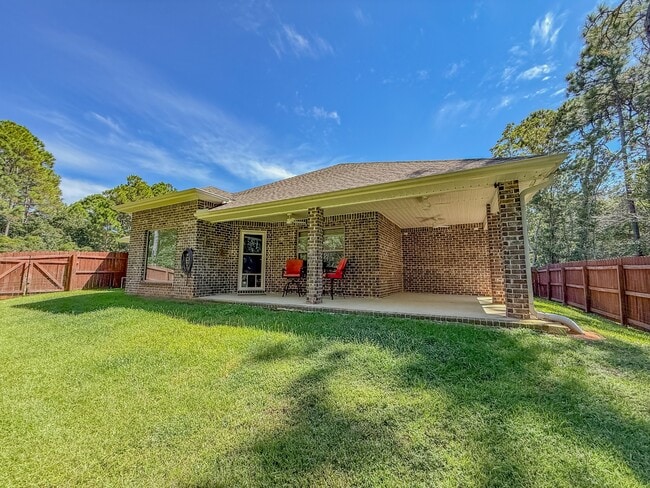 Building Photo - 2437 Hilton Dr