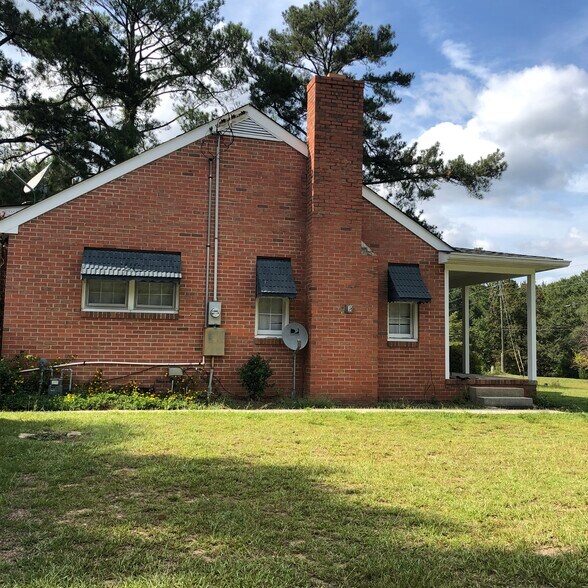 Building Photo - 702 Sherwood Dr