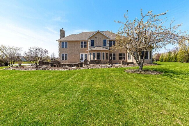 Building Photo - 100 Bermuda Dr