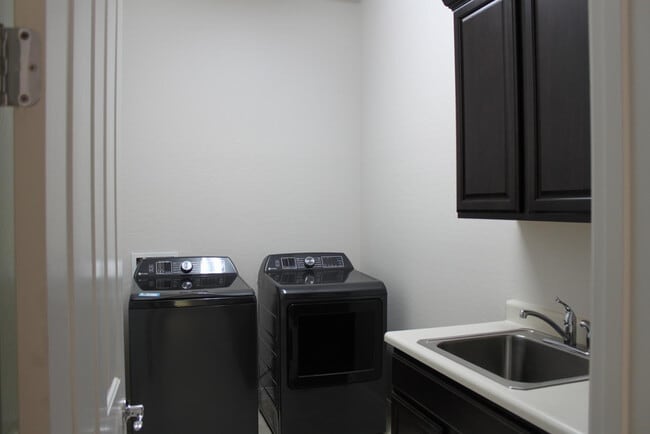 Building Photo - 3458 E Loma Vista St