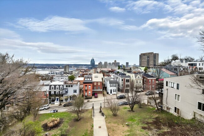 Building Photo - 962 Pavilion St