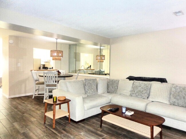 Building Photo - Lynnhaven Shores