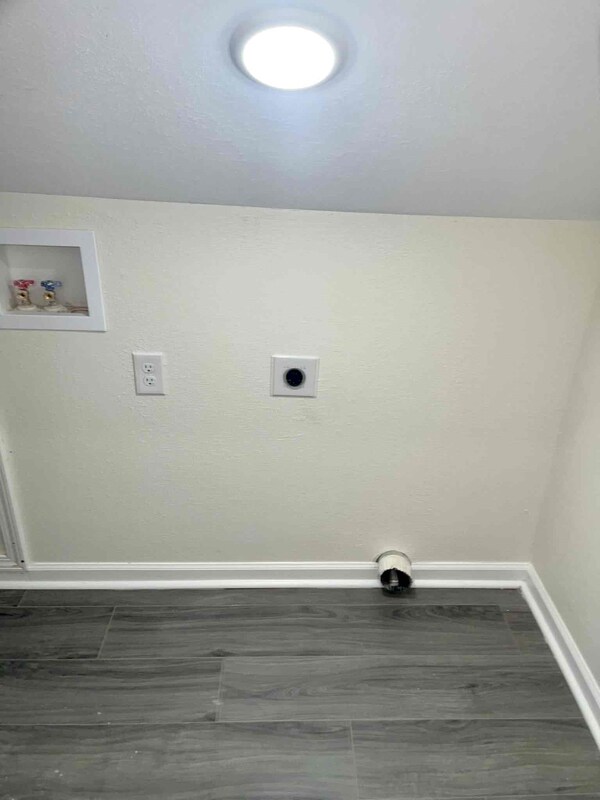 Building Photo - 404 E 18th St