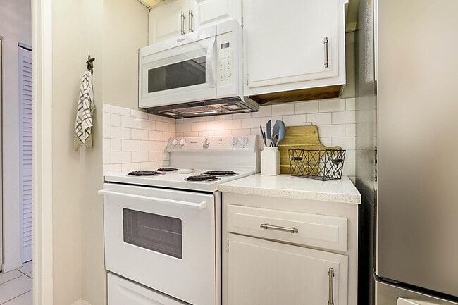 Building Photo - 2121 N Ocean Blvd