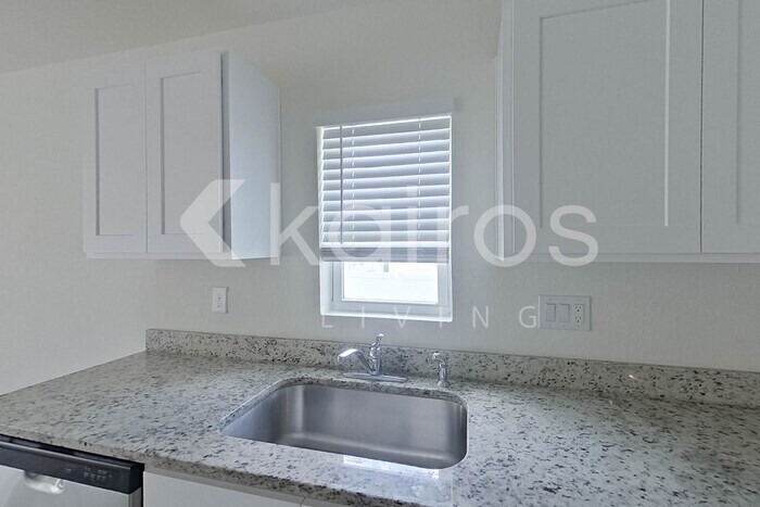 Building Photo - 158 Snedeker St