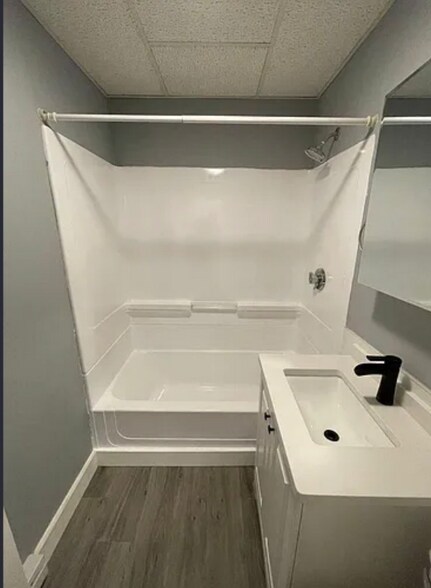 Building Photo - 7 Fairbanks St