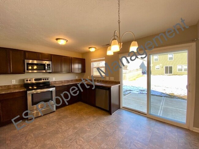 Building Photo - Beautiful 4 bedroom, 2.5 bathroom home in Ingalls- Prairie Hollow Community
