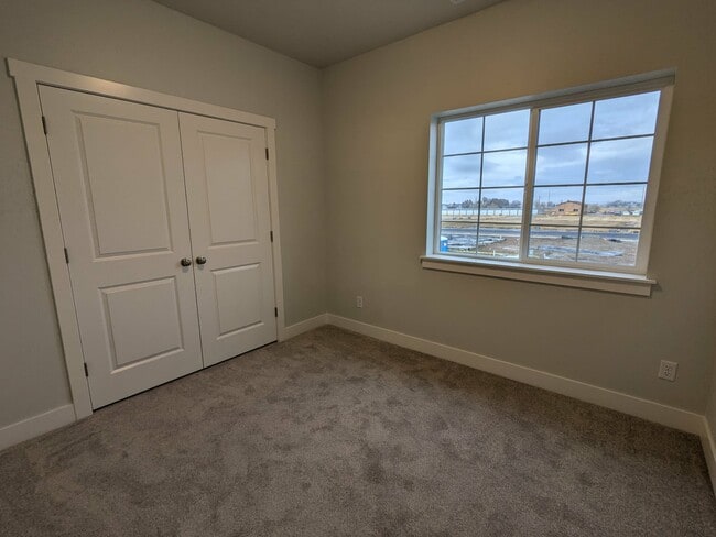 Building Photo - 1561 110