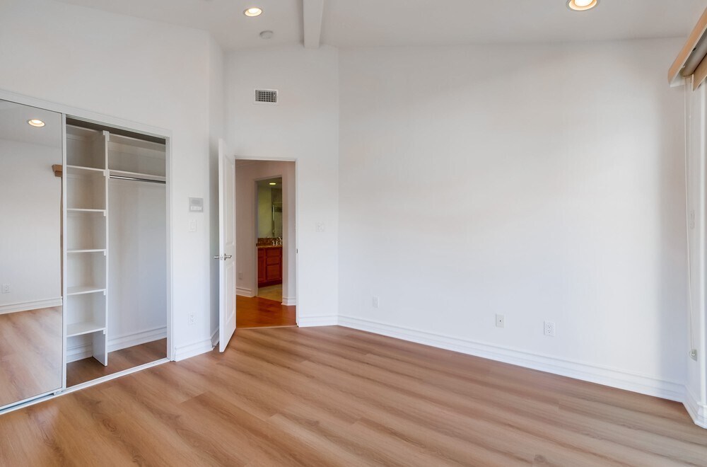 Building Photo - 1902 Marshallfield Ln