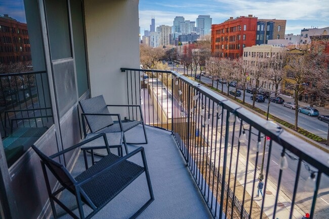 Building Photo - 1560 N Sandburg Terrace