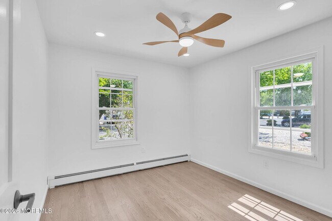 Building Photo - 90 Spinnaker Ct