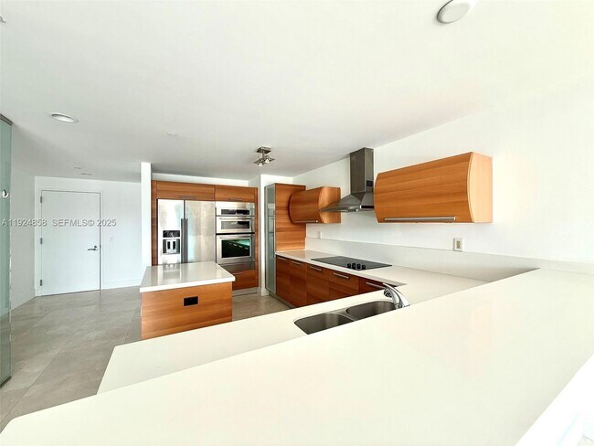 Building Photo - 2950 NE 188th St