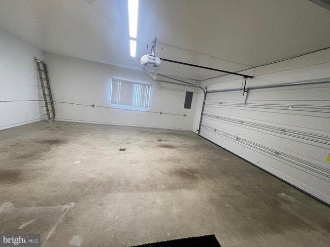 Building Photo - 4124 Lincoln Way E